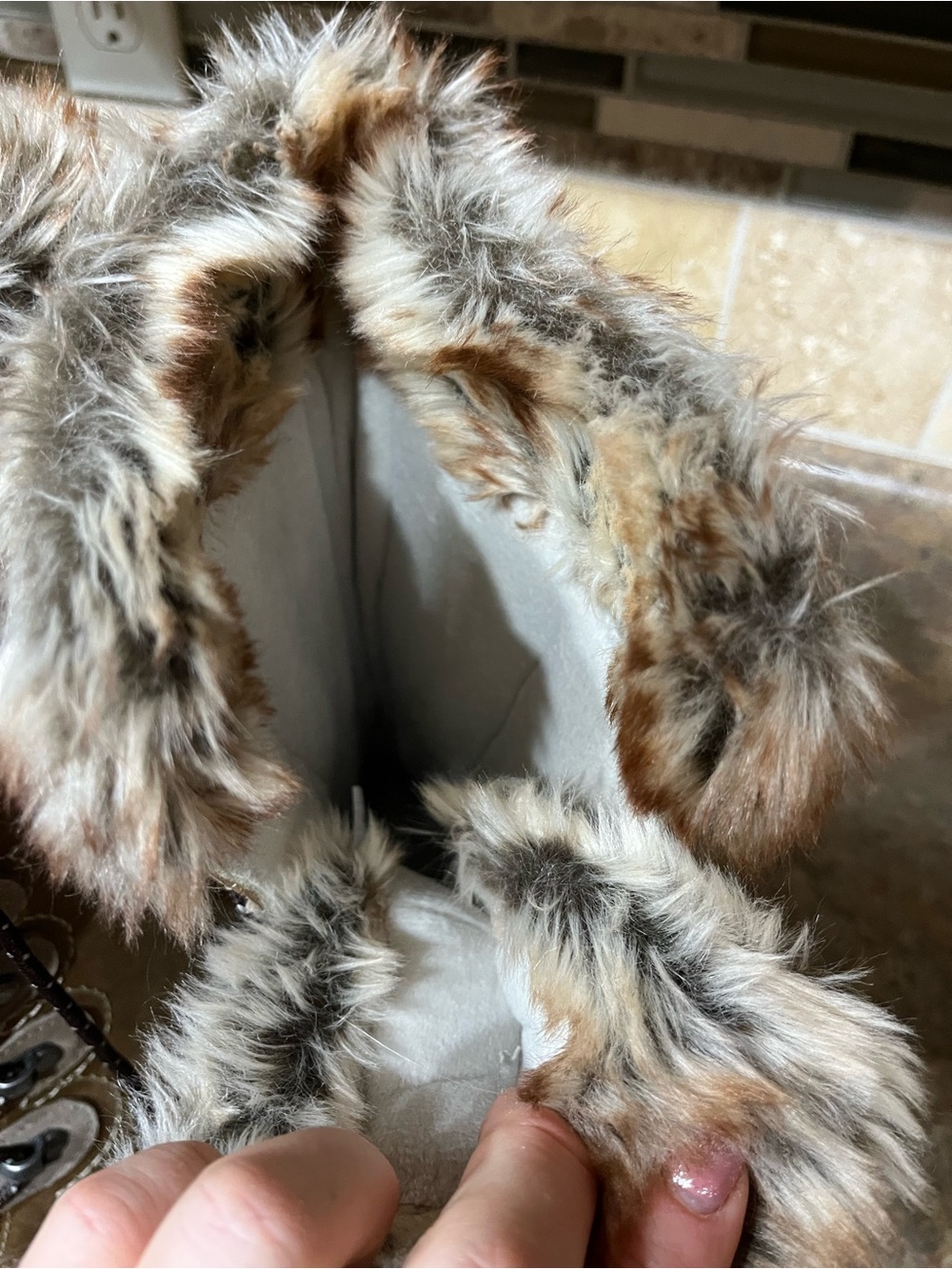 NWT Helly Hansen Garibaldi Waterproof Winter Boots Brown Faux Fur Sz 7.5 Fall - Picture 10 of 16